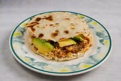 Mixta Queso, Carne, Pollo y Aguacate