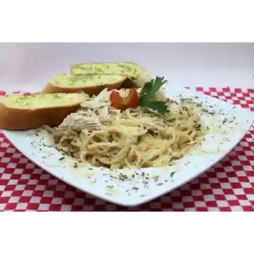 Spaghetti con Pollo y Champiñones