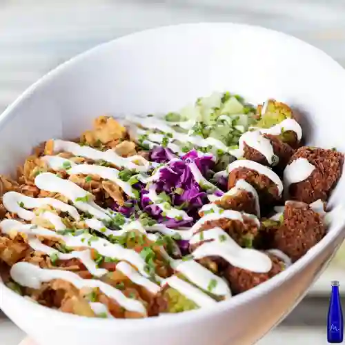 Combo Ensalada Falafel + Manantial Sin Gas 400 ml