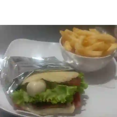 Hamburguesa de Arepa con Porción de Papa
