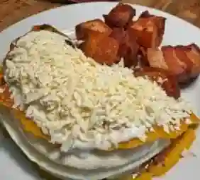 Cachapa con Chicharrón