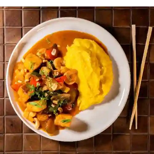 Saltado Thaì