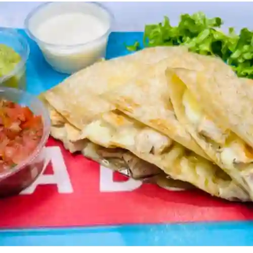 Super quesadilla de pollo