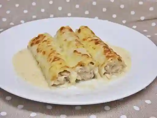 Canelone Pollo y Tocineta