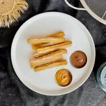 8 Churros Tradicionales con 2 Toppings