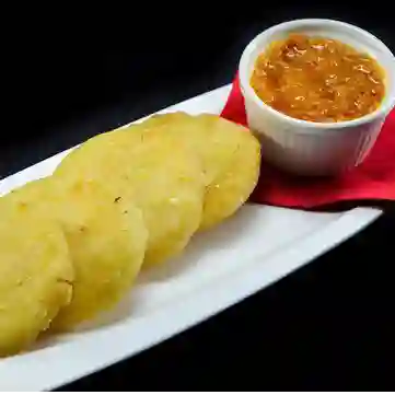 Arepa frita con hogao