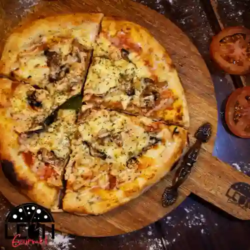 Pizza Pollo con Champiñores Al Ajillo