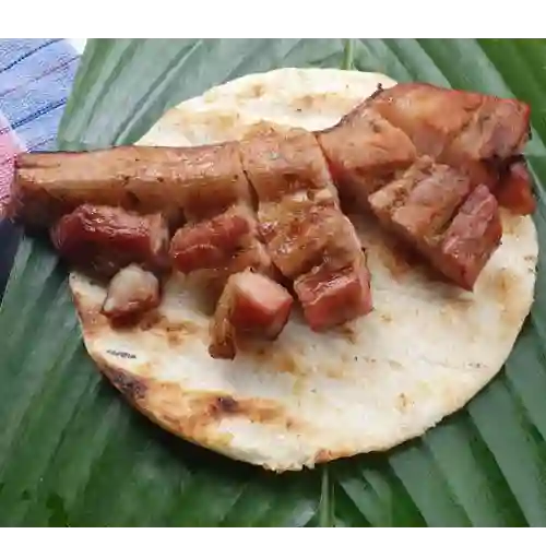 Chicharron con Arepa