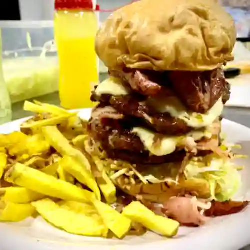 Triple Carne Especial y Papas