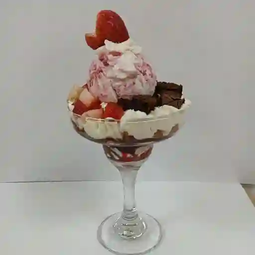 Fresas con crema con brownie de 14 onzas