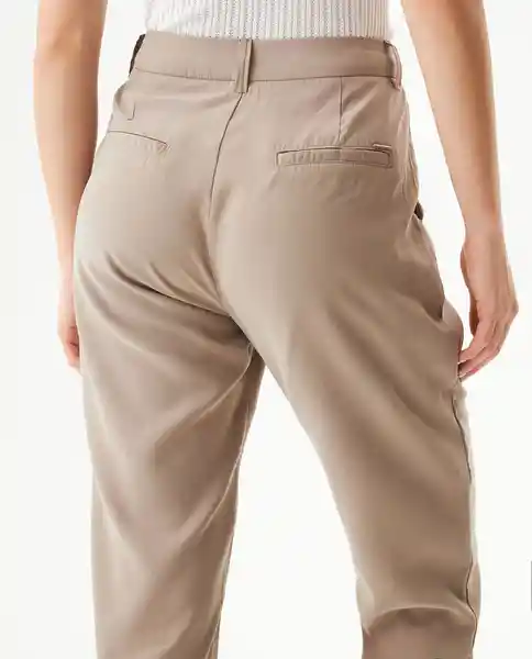 Pantalón Essential Café Desierto Claro Talla 5 Chevignon