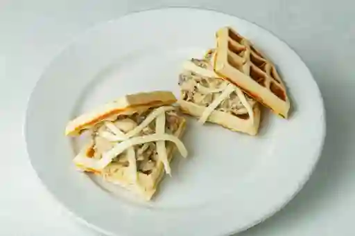 Waffle Tradicional Pollo y Champiñones