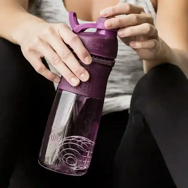 Blender Bottle Botella Shaker Sportmixer Morada 28 oz