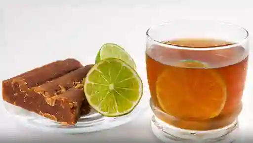 Papelón con Limón (Agua de Panela)