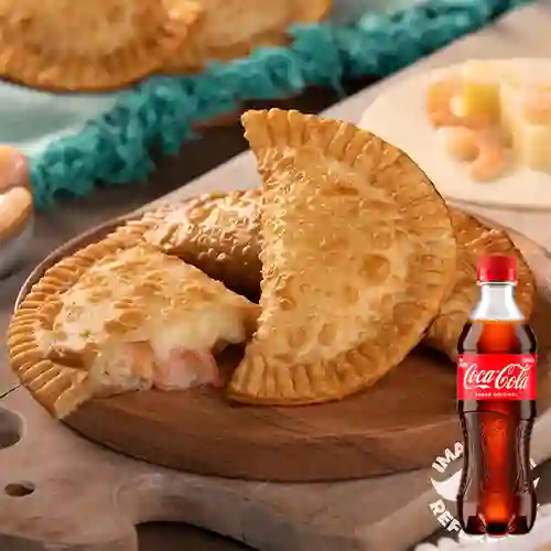 Combo Empanada de Pollo + Coca Cola Original 400 ml