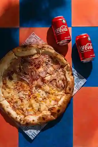 Pizza mitad- mitad + 2 coca-cola
