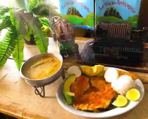Sancocho de Pescado Especial