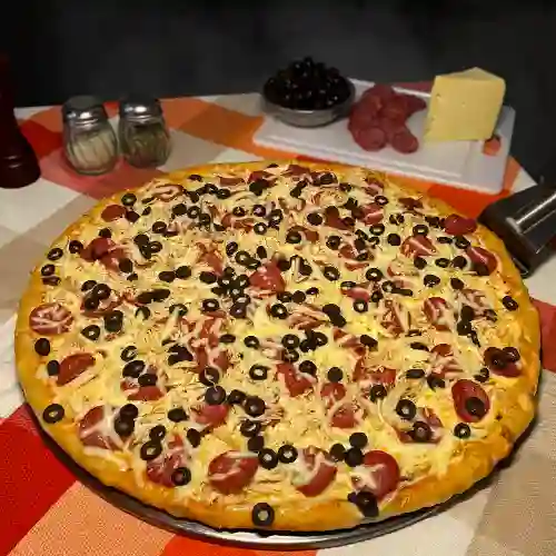 Pizza Familiar 62Cm - 2 Sabores