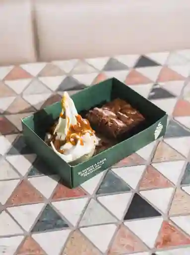 Brownie con helado