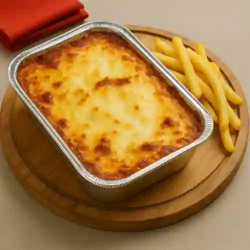 Lasaña Pollo Maiz Tocineta + Francesa