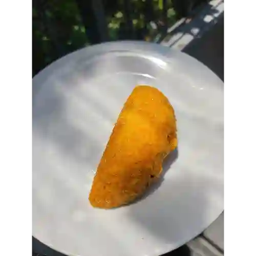 Empanada de Carne Esmechada con Papa