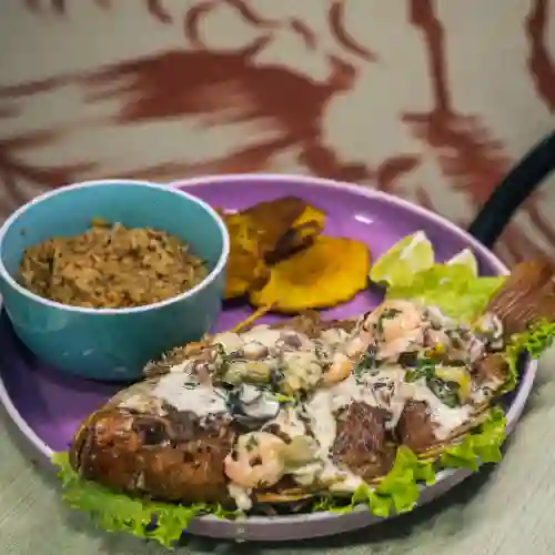 Mojarra Frita en Salsa de Camarones