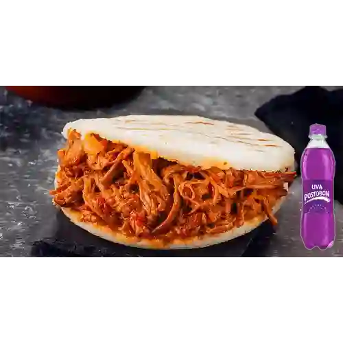 Arepa Rellena de Carne Desmechada +Postobon Uva 400ml