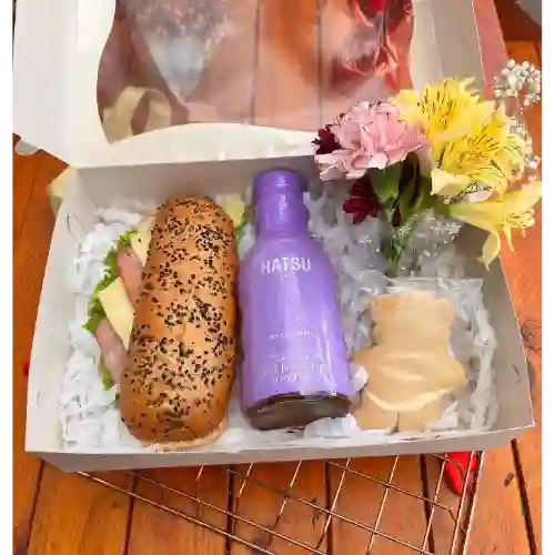 Desayuno Sorpresa con Hatsu y Sanduche