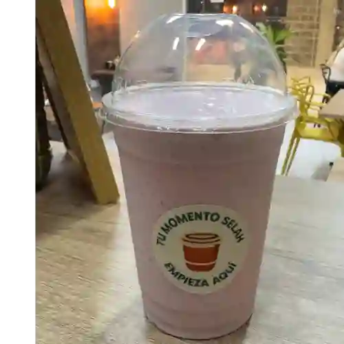 Batido de Frutos Rojos 16 Oz en Leche