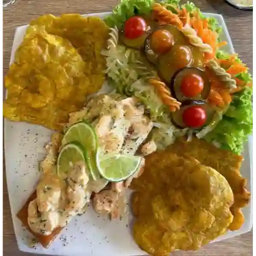 Salmón Camarones Al Ajillo