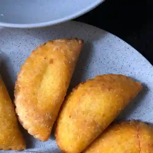 10 Empanadas Grandes Fritas