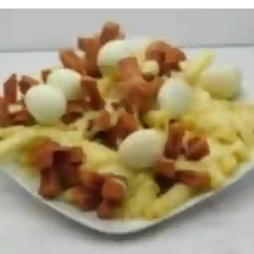 Salchipapa Especial con 1 Cerveza Poker