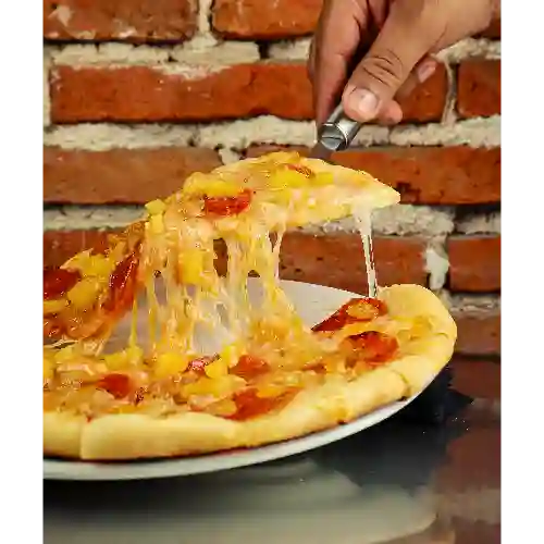 Pizza Gigante de Peperoni con Piña