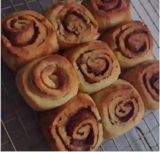 Keto cinnamon rolls