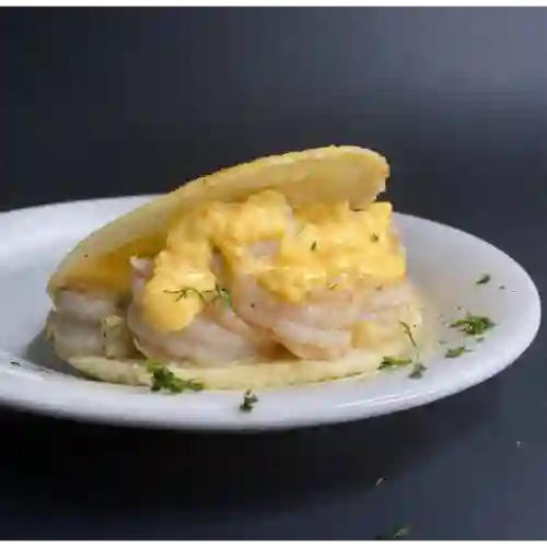 Arepa Camarones Gratinados
