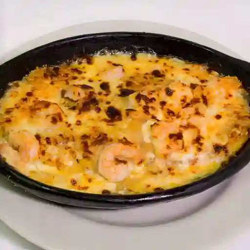 Robalo Gratinado con Camarones