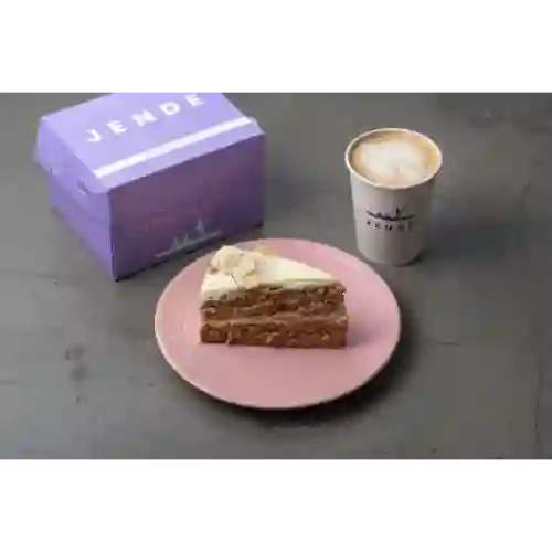 Combo Torta de Zanahoria + Capuccino