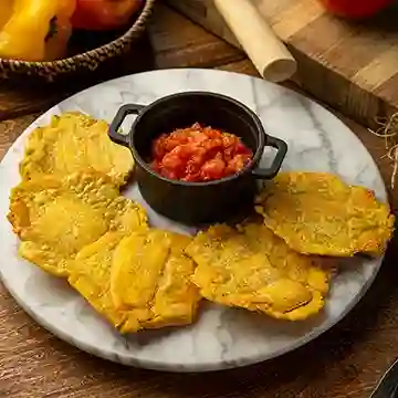 Patacones con Hogao