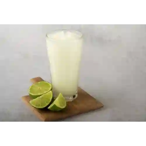 Limonada Natural en Contenedor de 24 Oz