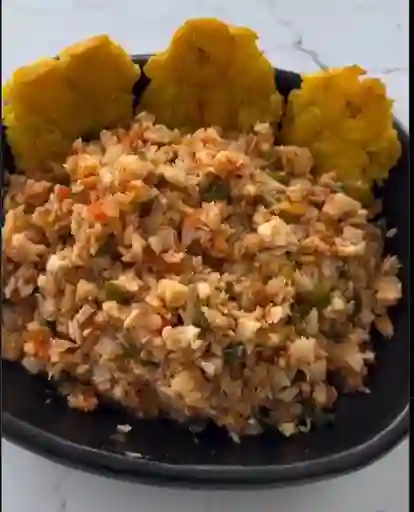 Arroz de Salpicon con Patacones