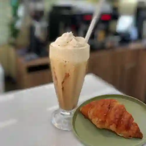 Combo Granizado de Café y Acompañamiento