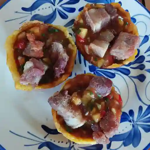 Patacón con seviche de chicharron