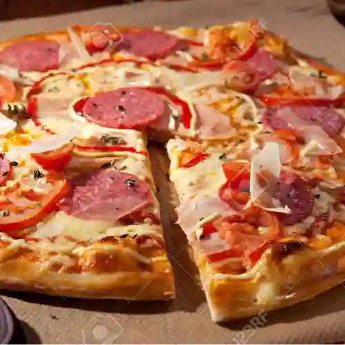 Pizza Salami Familiar en Combo.