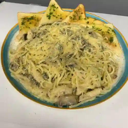 Pasta Pollo y Champiñones