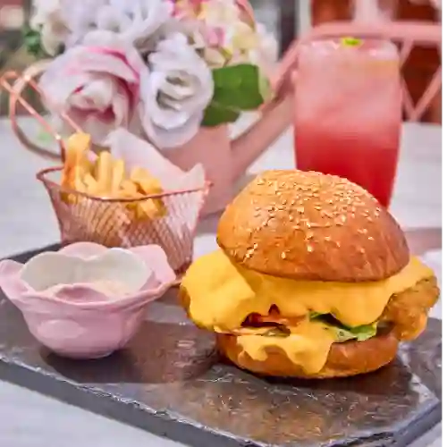 Rose Chicken Burger con Milky Oolong