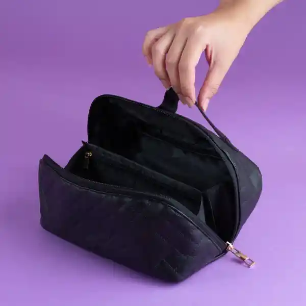 Cosmetiquera Acolchada Con Asa Negro Serie Miniso