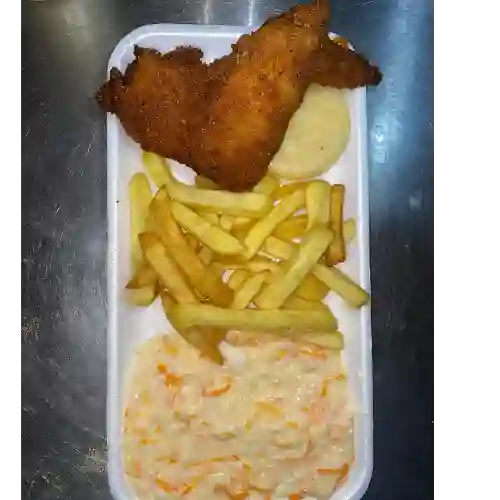 Alita de Pollo Papa Francesa Ensalada Arepa