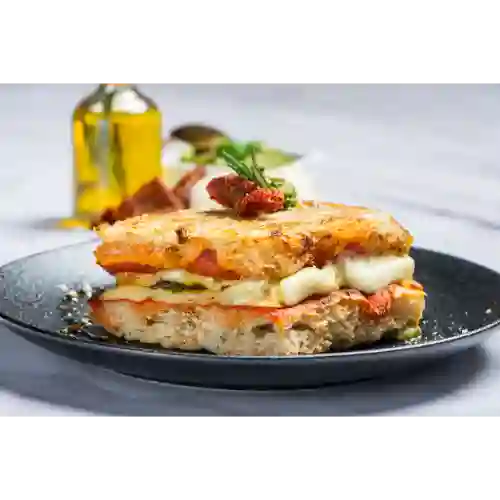 Sánduche en Focaccia Clásico. + Hatsu Amarillo 400ml