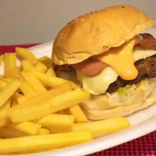 Hamburguesa de carne + papas fritas