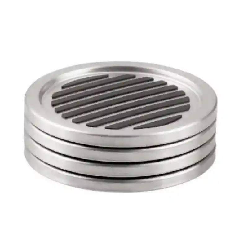 Ahorre Espacio y Agregue Estilo Con Los Portavasos en su Mesa. El Acero Inoxidable Con Detalles en Negro Permite Que Estas Unidades Encajen Con Cualquier Decoración. Este Contiene de 4 Portavasos Son de Acero Inoxidable y Resistentes al Óxido Garantizando 